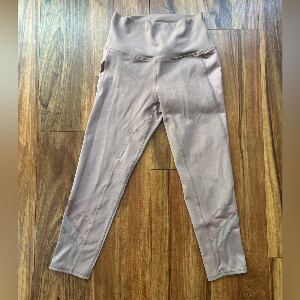 Alo Yoga Cropped Leggings with Detailing